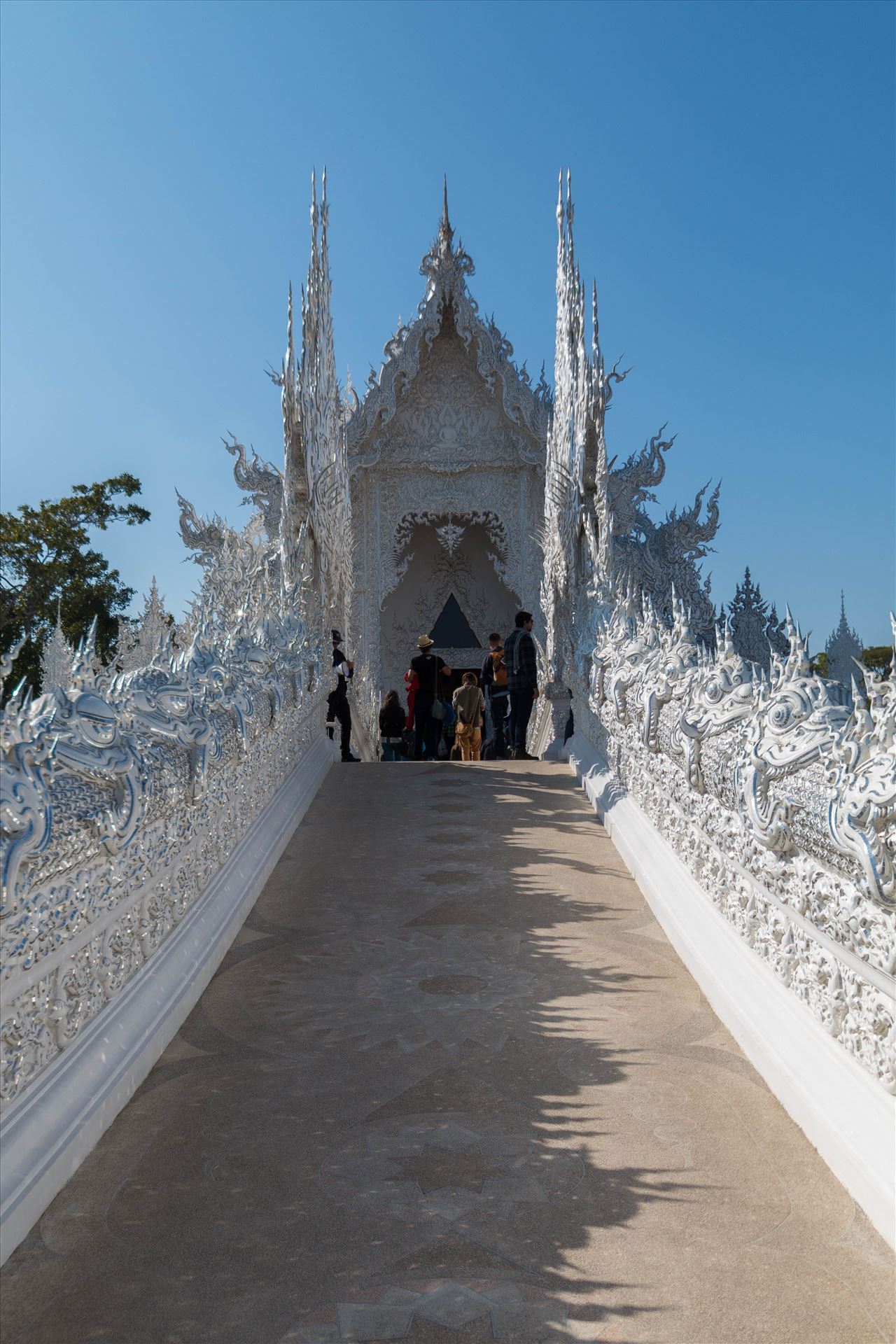Wat Rong Khun 4  by AnnetteJohnsonPhotography