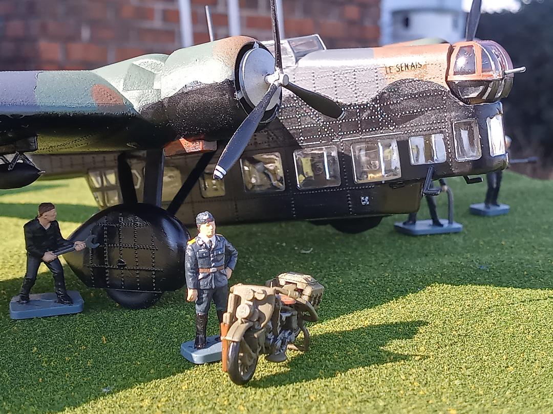 Ami1.jpg Amiot 143 -1/72 Heller, Armee de L'aire,  by ScottUehl