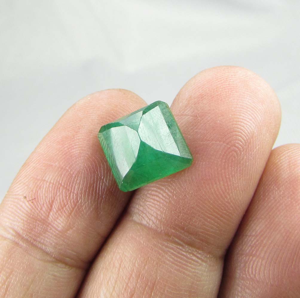 IMG_5958_5-35Cts_Emerald.jpg  by shreekrishnagems