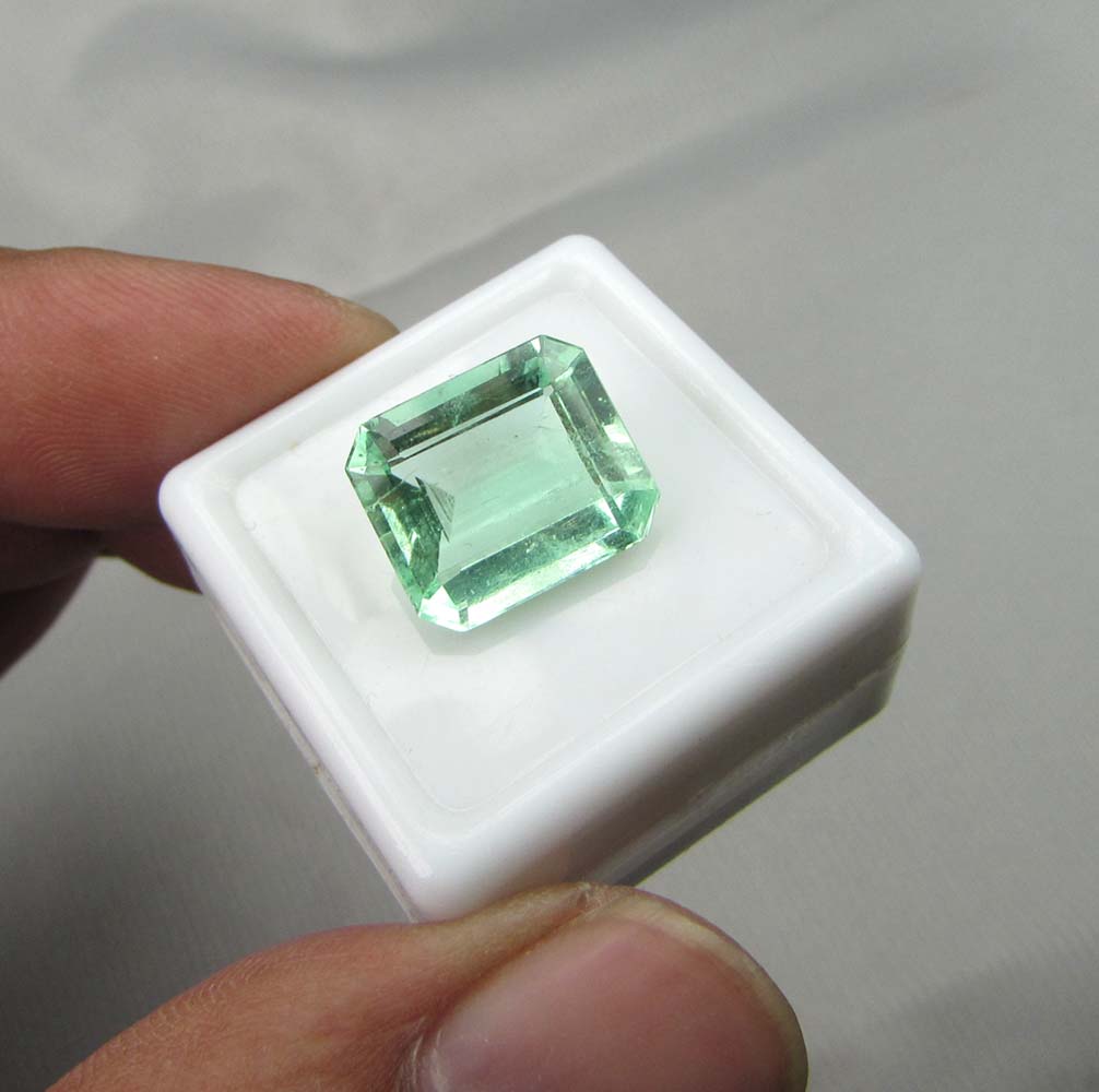 IMG_6348_6-34Cts_Emerald.jpg  by shreekrishnagems