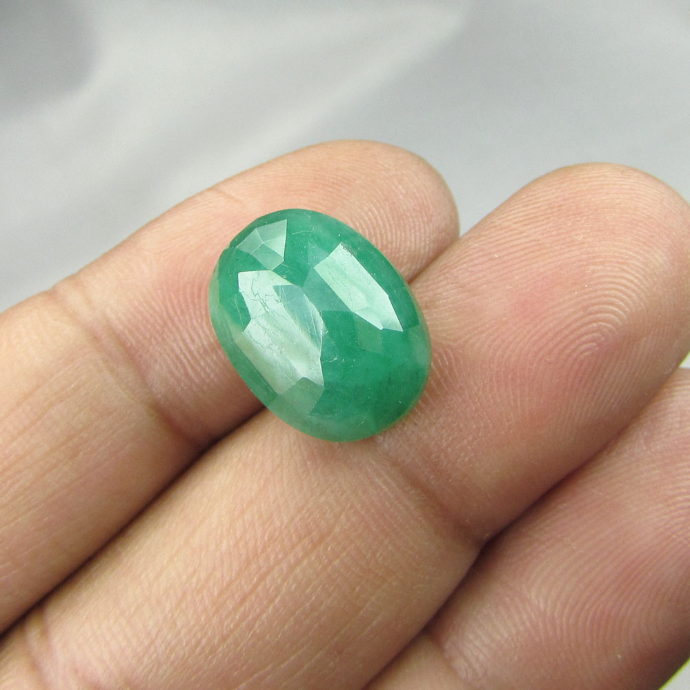 IMG_8356_9-61Cts_Emerald.jpg  by shreekrishnagems