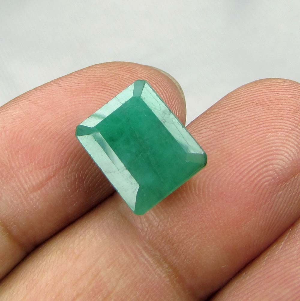 IMG_2714_5-63Cts_Emerald.jpg  by shreekrishnagems