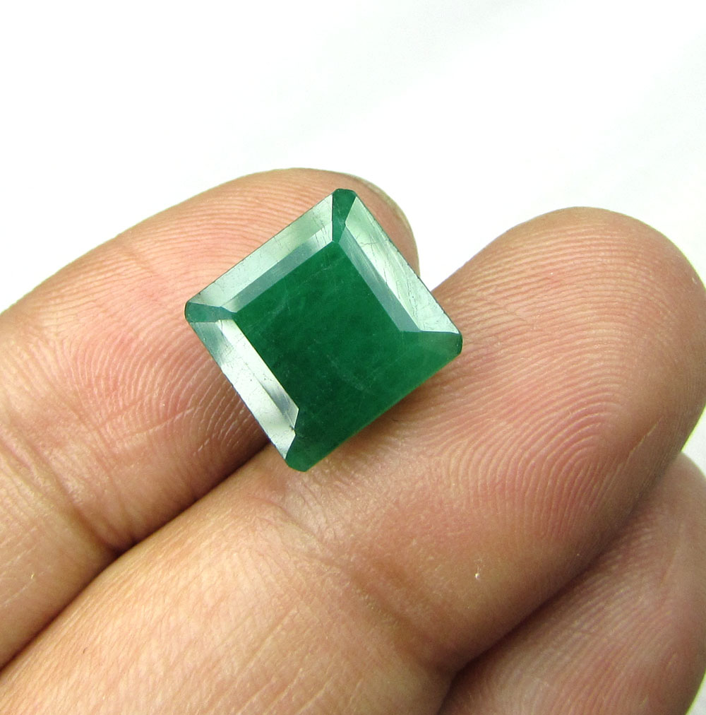 IMG_2078_5-69Cts_Emerald.jpg  by shreekrishnagems