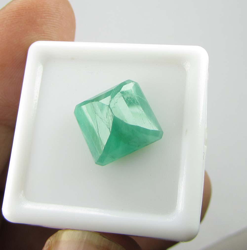 IMG_2413_5-62Cts_Emerald.jpg  by shreekrishnagems