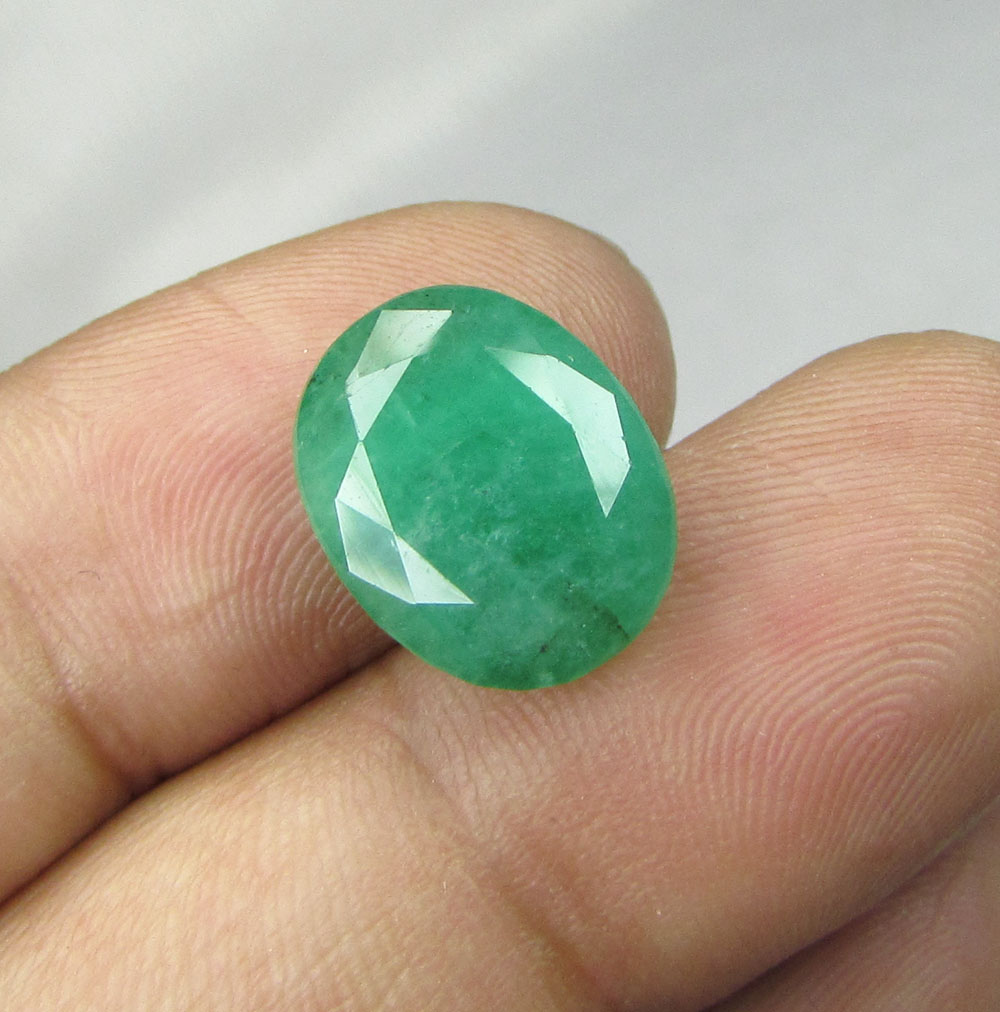 IMG_8392_6-99Cts_Emerald.jpg  by shreekrishnagems