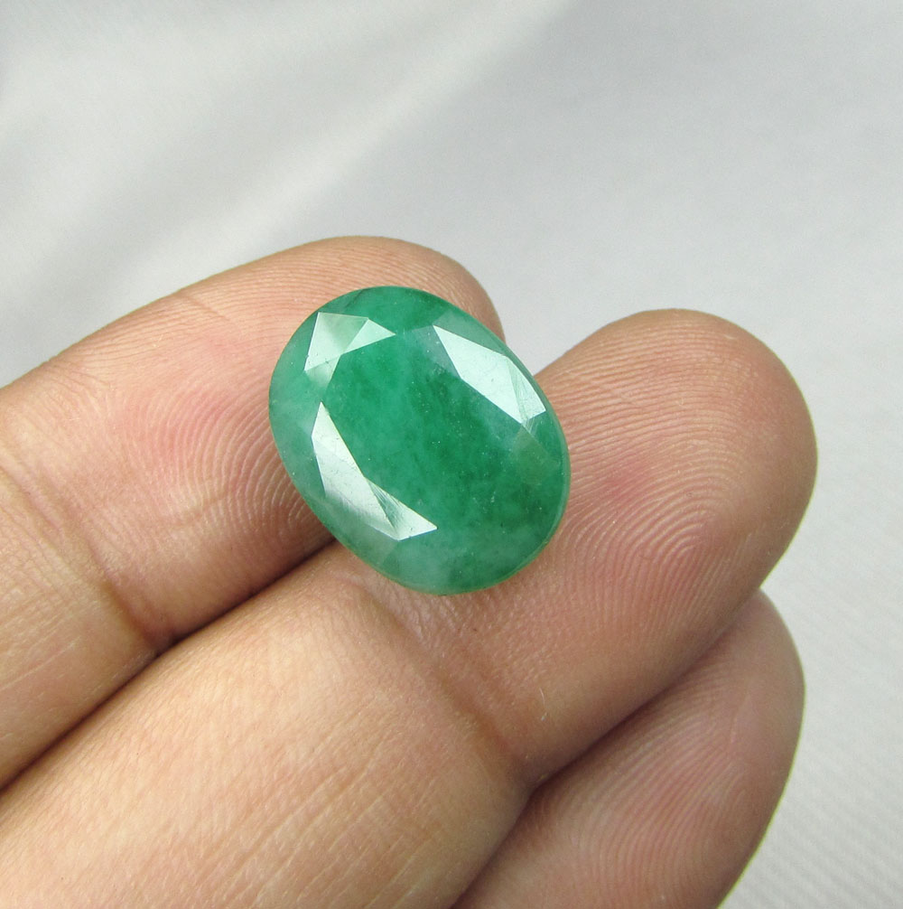 IMG_8352_9-61Cts_Emerald.jpg  by shreekrishnagems