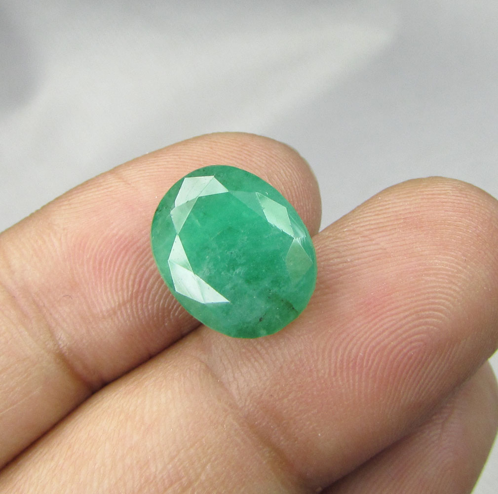 IMG_8395_6-99Cts_Emerald.jpg  by shreekrishnagems