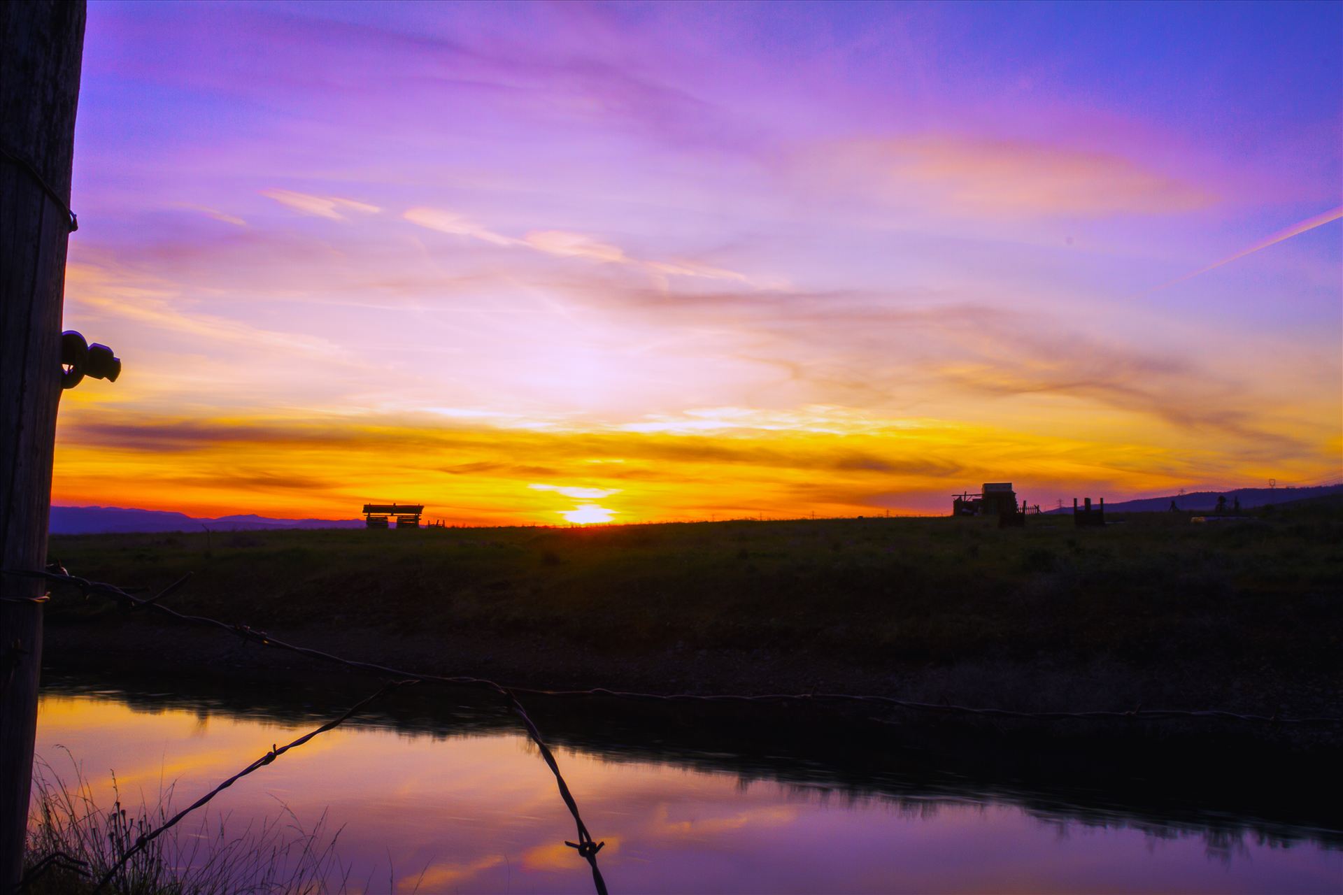 Reflecting at Sunset Sunset in Central Washington. by Bear Conceptions Photography
