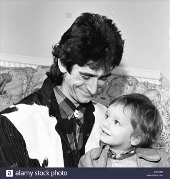 gary-holton-actor-and-son-red-pictured-together-at-home-in-london-ENTX5G_zpskzmg0q1t.jpg - 