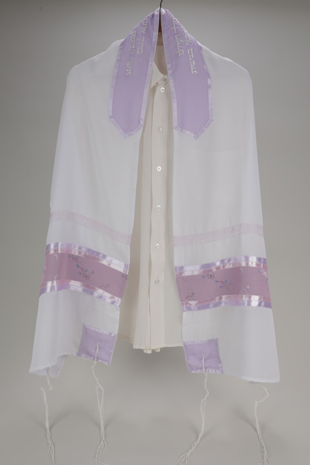 Women's Tallit Long gone are the days when women were not allowed to wear Tallits. But with a fresh new progressive approach, we at galileesilks have also come up with a fresh new collection of women’s tallit. For more details, visit: https://www.galileesilks.com/collec by amramrafi