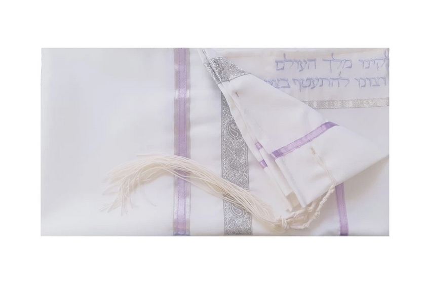 Women's Tallit However, with the dawn of modernization and contemporary ideologies, women’s tallits are not only in demand, but have become a fashion statement for the Jewish women as well.  For more visit: https://bit.ly/3AcPIlb by amramrafi