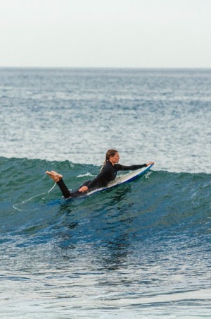 surf and yoga camp Portugal At Girl on the Wave, the retreat in Ericeira blends daily surf sessions with grounding yoga and an everyday video analysis program.  For more visit: https://www.girlonthewave.com/portugal-summer-surf-camps by Girlonthewave