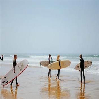 Intermediate surf coaching for women by Girlonthewave