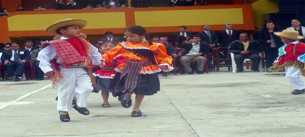 baile niños santo tomas.jpg  by Luis Alberto Cordova Banda