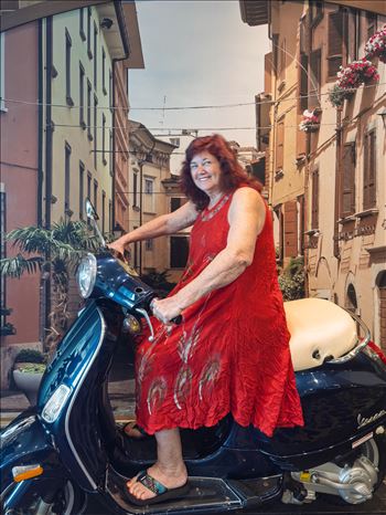 Lisa in France iphone_Oct192025_3507-1.jpg by Terry Kelly Photography