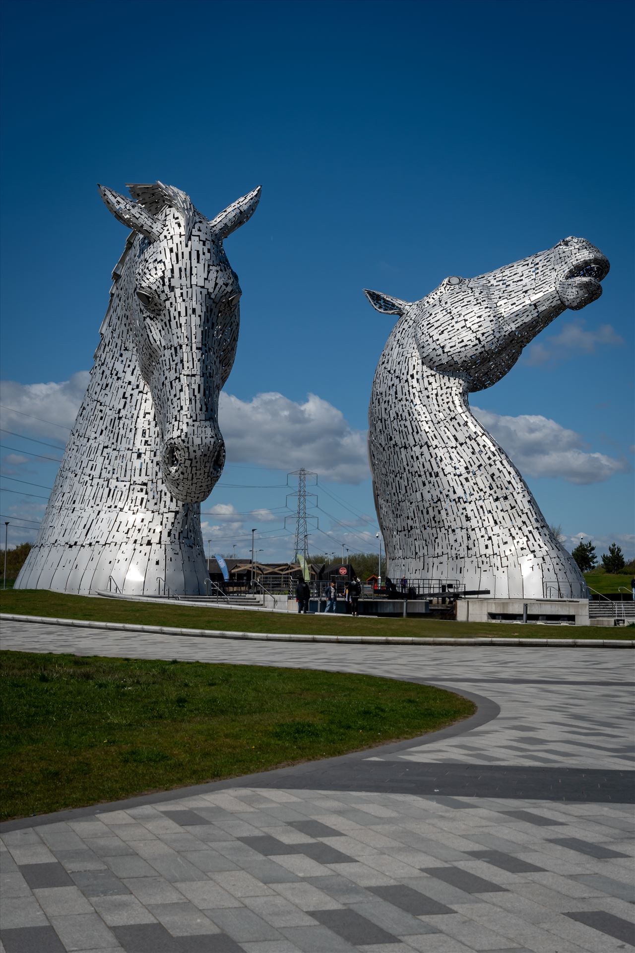 'The Kelpies', Falkirk, Scotland Built of structural steel with a stainless steel cladding, The Kelpies are 30 metres high and weigh 300 tonnes each. Construction began in June 2013, and was complete by October 2013. by Graham Dobson Photography