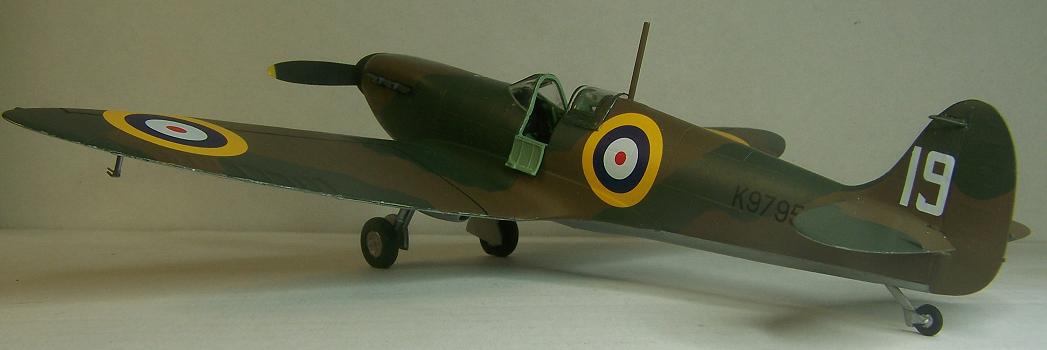 Airfix Spitfire I 7.JPG  by Alex Gordon