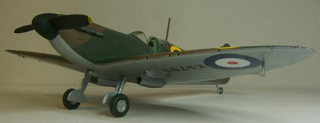 Airfix Spitfire I 6.JPG  by Alex Gordon