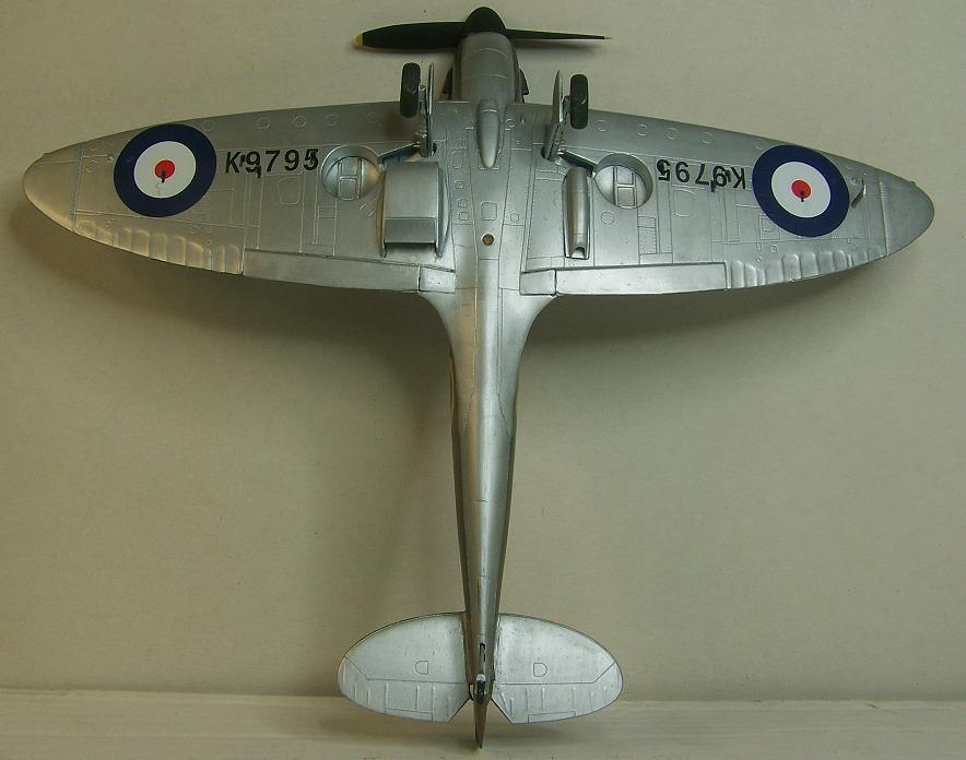 Airfix Spitfire I 9.JPG  by Alex Gordon