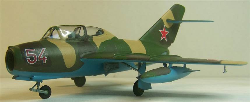 Hobbyboss MiG 15 UTI 6.JPG - 