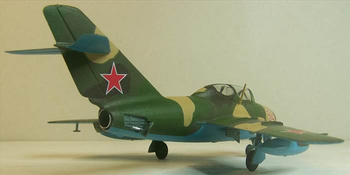 Hobbyboss MiG 15 UTI 8.JPG - 