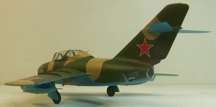 Hobbyboss MiG 15 UTI 7.JPG - 