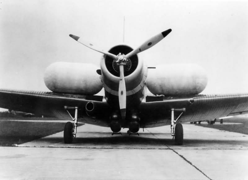 TBD_Devastator_torpedo-bomber_with_its_wing_floats_inflated_1937.jpg  by modeldad