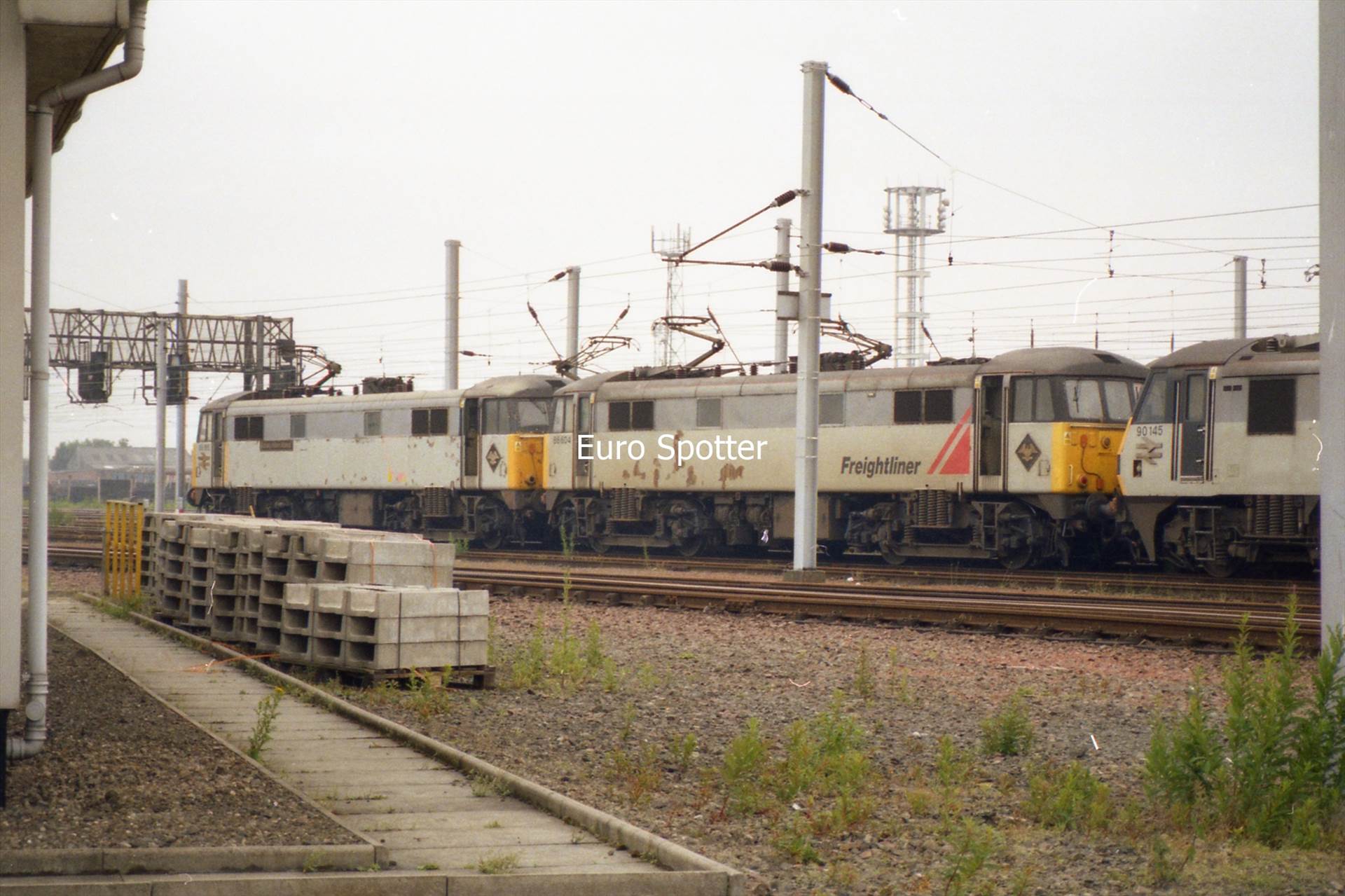 86604 86615 90145 Mossend 27.06.01 B36-D.jpg  by Swintonblade