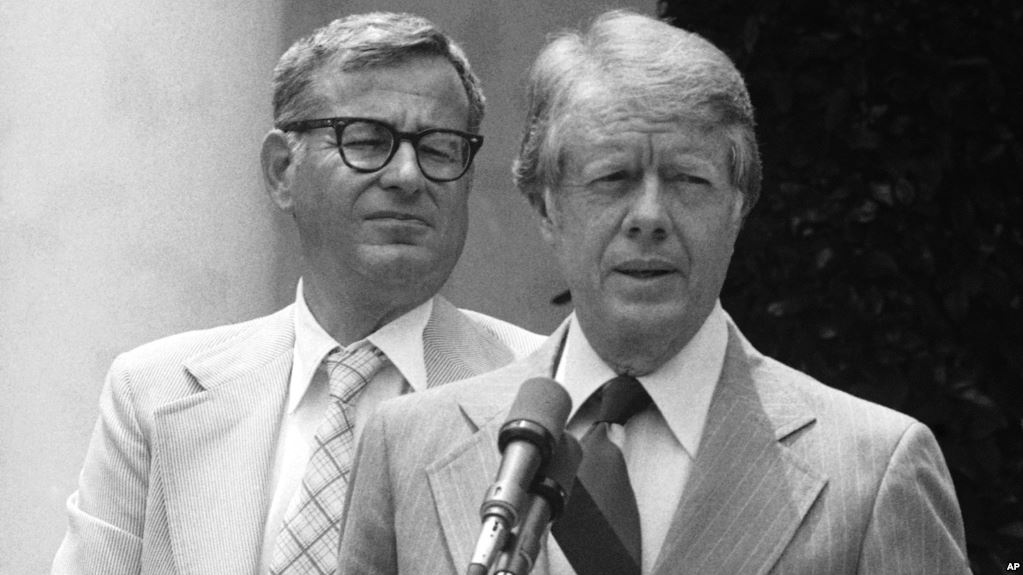 1BAF9382-01FA-4389-9FA4-2EA7D9B04227_cx0_cy12_cw0_w1023_r1_s.jpg آقای براون در کنار جیمی کارتر در یکی از کنفرانس های خبری در کاخ سفید - تابستان ۱۳۵۶
اشتراک

مشاهده نظرات

«هارولد براون» وزیر دفاع ایالات متحده در دوران ریاست‌جمهوری جیمی کارتر، در ۹۱ سالگی درگذشت.

«پاتریک شاناهان» سرپرست وزارت دفاع ایالات متحده ب by mohsen dehbashi