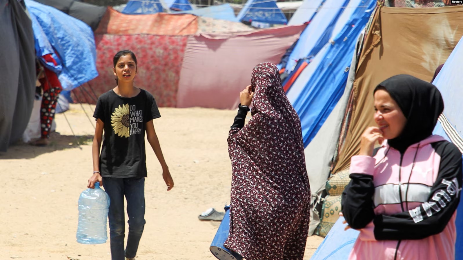 71a248bd-5a4f-49b0-bd19-5db02588d11a_w1597_n_r1_st_1_11zon.jpg یکشنبه ۱۶ اردیبهشت ۱۴۰۳ ایران ۲۲:۱۳ 
حماس: مذاکرات آتش‌بس پایان یافت؛ اسرائیل: عملیات نظامی «در آینده نزدیک» در پیش است 
آوارگان فلسطینی در رفح واقع در جنوب باریکه غزه، چسبیده به مرز مصر by mohsen dehbashi