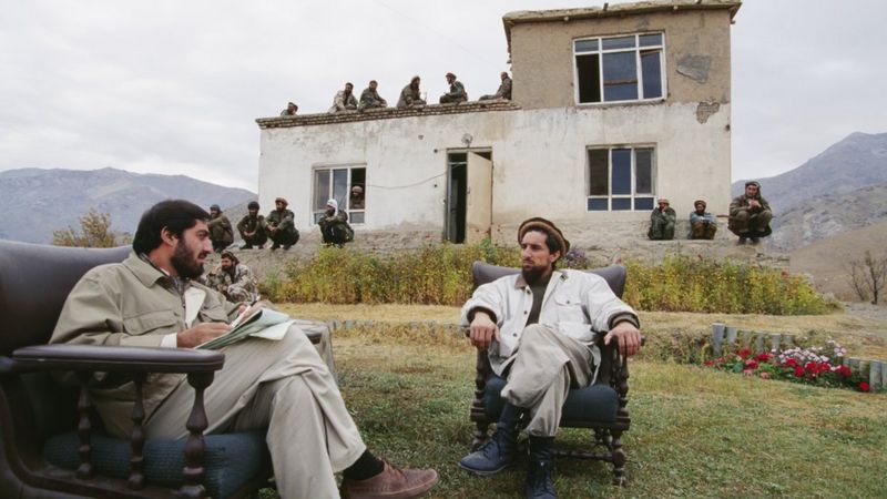 _114260311_gettyimages-542349124.jpg حمد رشید ازعبدالله عبدالله نقل قول کرده که: "در روزهای پس از مرگ مسعود ما به پایان خط و شکست کامل رسیده بودیم" by mohsen dehbashi