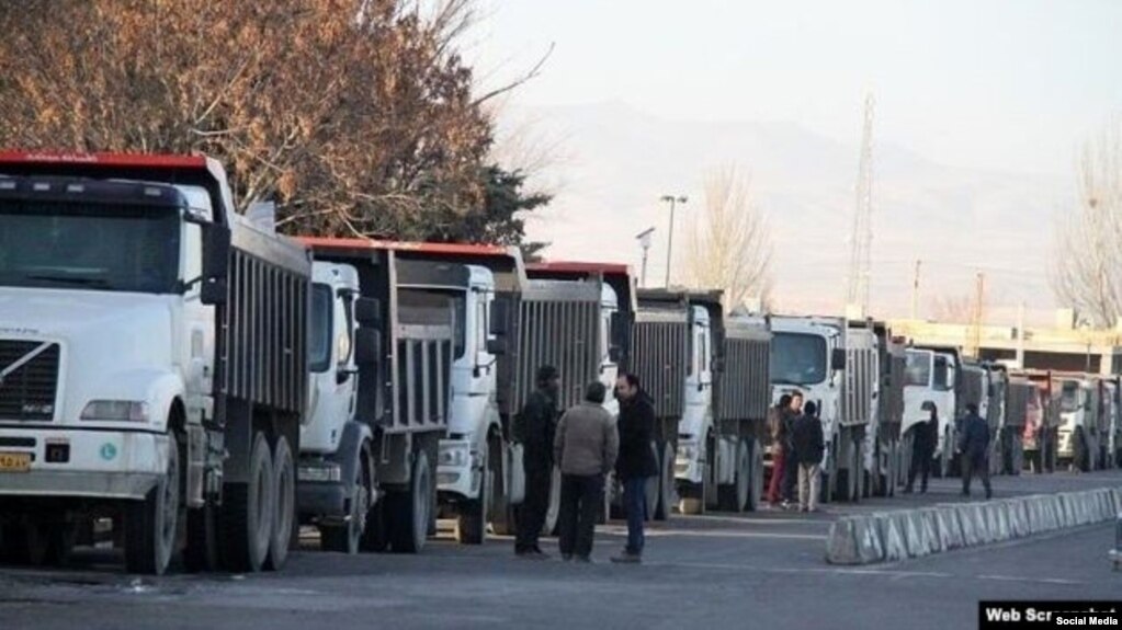 d4ca1d2a-c014-463e-5d33-08dd977082b9_w1023_r1_s.jpg چهارشنبه ۷ خرداد ۱۴۰۴ ایران ۱۷:۰۵ 
اعتصاب سراسری و کم‌سابقهٔ کامیون‌داران برای ششمین روز متوالی by mohsen dehbashi