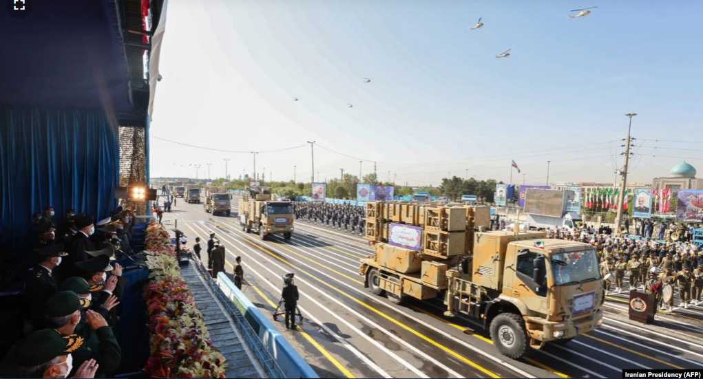 2022-04-22_144215.png جمعه ۲ اردیبهشت ۱۴۰۱ تهران ۱۴:۴۰ 
باور-۳۷۳؛ از شایعه حضور در جنگ اوکراین تا نمایش در رژه روز ارتش by mohsen dehbashi