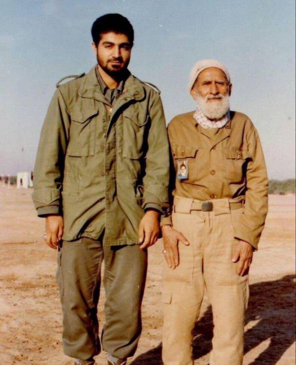 photo_2017-11-01_13-38-32.jpg تصویری از سردار سلیمانی و پدرش در جبهه by mohsen dehbashi