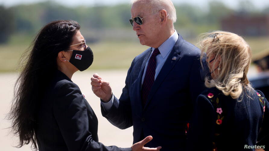 U.S. President Joe Biden is greeted by U.S. Rep. Debbie Dingell (D-MI) and U.S. Rep. Rashida Tlaib  at Detroit Metropolitan Wayne County Airport, Detr گزارش تحلیلی رویترز: درگیری غزه بایدن را وادار کرد اولویت‌های سیاست خارجی‌ خود را تغییر دهد
۰۱ خرداد ۱۴۰۰ by mohsen dehbashi