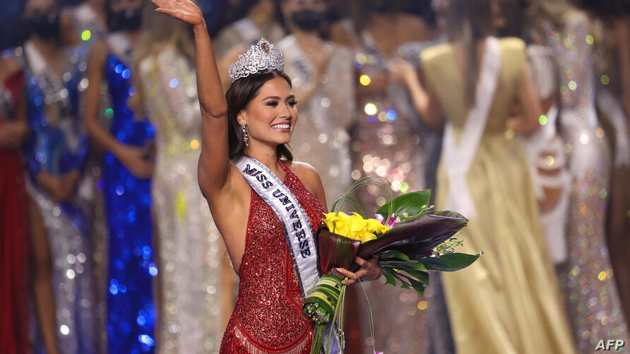 HOLLYWOOD, FLORIDA - MAY 16: Miss Mexico Andrea Meza is crowned Miss Universe 2021 onstage at the Miss Universe 2021 Pageant at Seminole Hard Rock Hot دختر ۲۶ ساله مکزیکی، تاج «دختر شایسته» جهان را بر سر گذاشت
۲۷ اردیبهشت ۱۴۰۰ by mohsen dehbashi
