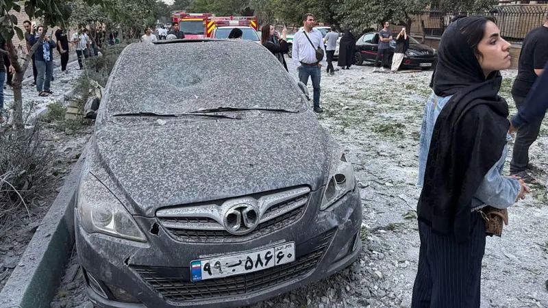 7c3c7f20-486d-11f0-9f24-97c88ed29f15.jpg_1_11zon.jpg تصویری از یکی از خیابان‌های شمال تهران در صبح روز ۲۳ خرداد
    ۲۳ - خرداد ۱۴۰۴ - ۱۳ ژوئن ۲۰۲۵ by mohsen dehbashi