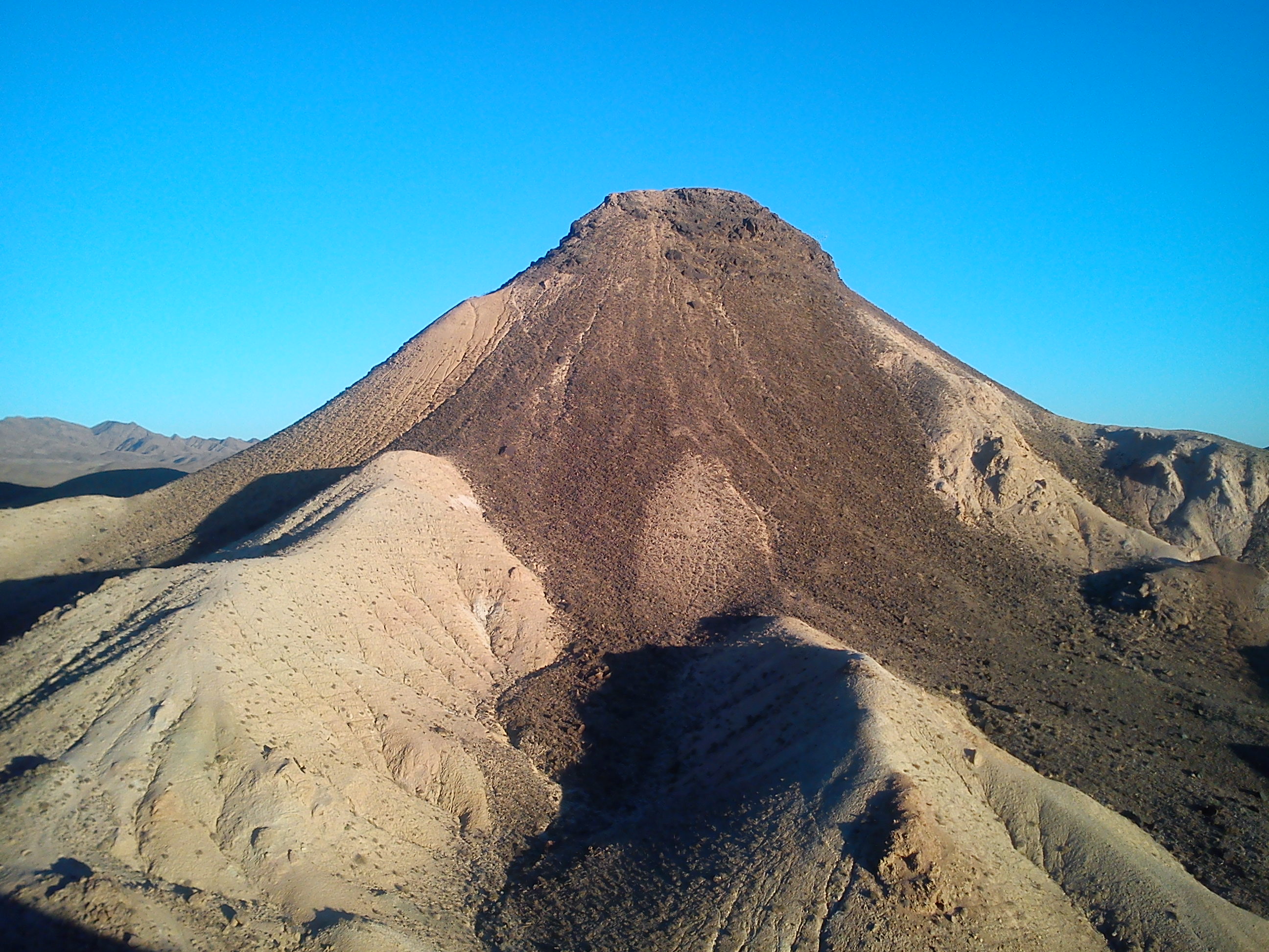 کوه درب قلعه این عکس توسط ابوالفضل کنعانی درسال 1392 گرفته شده by mohsen dehbashi