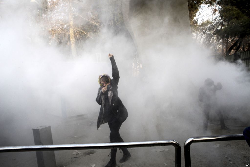 78AB43C9-41C4-4CF3-9A41-5C26674124C0_w1023_s.jpg عکس روز: اعتراض‌های گسترده مردم در ایران by mohsen dehbashi