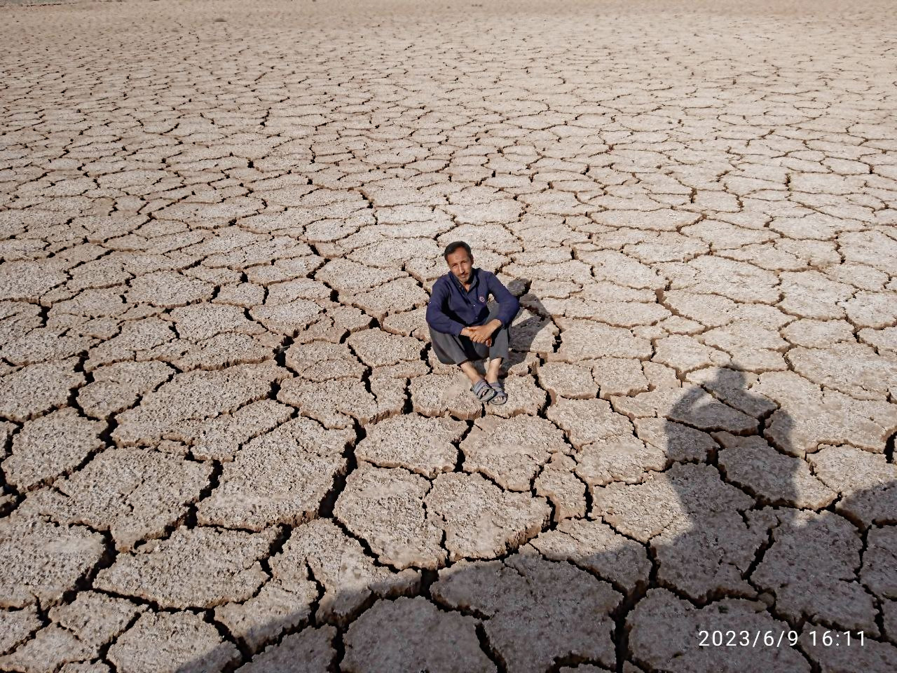photo_۲۰۲۳-۰۶-۱۰_۰۳-۱۶-۰۵.jpg تصویری  تلخ از خشک شدن سدشهید یعقوبی 
درضلع شمال غربی سنگان بعلت خشکسالی سال 1402
جمعه 1402/3/19 by mohsen dehbashi