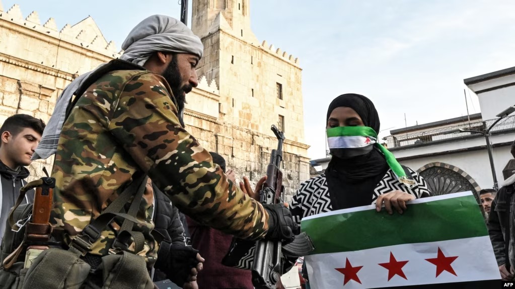 f9b41b85-519e-4cec-95e9-2bb77dff3135_w1023_r1_s_1_11zon.jpg چهارشنبه ۵ دی ۱۴۰۳ ایران ۱۸:۱۳ 
هشدار دمشق به رهبران جمهوری اسلامی: سوریه را به آشوب نکشانید by mohsen dehbashi