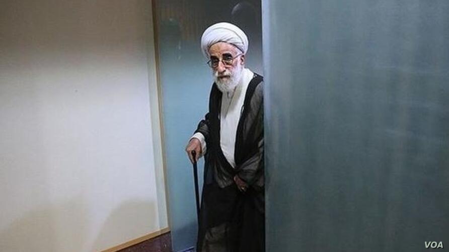 FF555D74-4A29-4C83-9695-F251FF53C065.jpg احمد جنتی در ۹۴ سالگی برای ۲۹امین بار پیاپی دبیر شورای نگهبان شد
۲۳ تیر ۱۴۰۰ by mohsen dehbashi