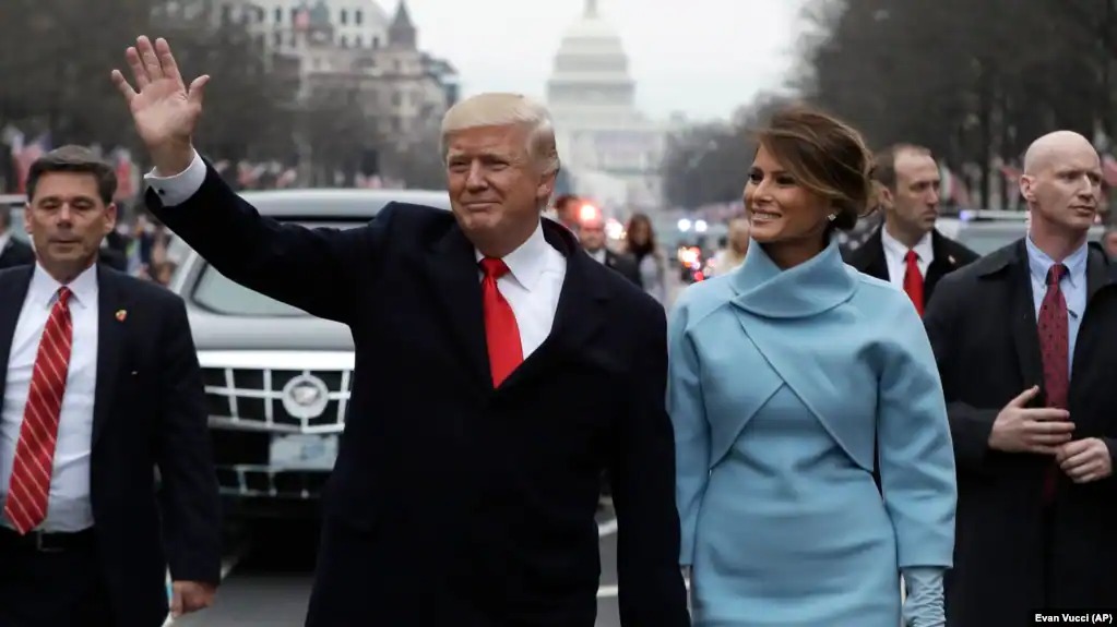 dc5af6fc-ce4b-4723-b8ed-a06117a3645f_cx0_cy5_cw0_w1023_r1_s_1_11zon.jpg شنبه ۲۹ دی ۱۴۰۳ تهران ۲۳:۱۳ 
مراسم تحلیف ترامپ؛ بازگشت یک رئیس‌جمهور به قدرت پس از ۱۳۲ سال by mohsen dehbashi