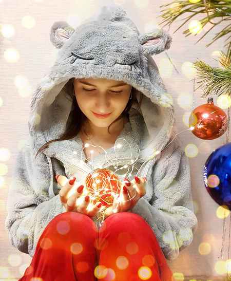 iranbanou19122026.jpg لذت در قلب کسانی که به معجزه ی کریسمس اعتقاد دارند بازتاب میکند.
برای تو تمام صلح ، لذت و عشق این فصل رو آرزو میکنم . تغییر فصل رو بهت تبریک میگم by mohsen dehbashi