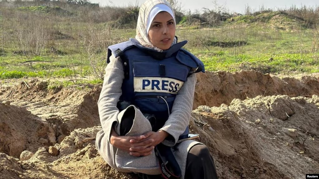 be6cdab0-7402-4b58-30bc-08ddd95ee523_cx0_cy29_cw0_w1023_r1_s_1_11zon.jpg سه شنبه ۱۸ آذر ۱۴۰۴ تهران ۱۳:۳۱ 
گزارشگران بدون مرز: نیمی از خبرنگاران کشته‌شده در ۲۰۲۵ در خاورمیانه جان باختند
مریم ابو دقه، خبرنگار فلسطینی که در نواز غزه جان باخت by mohsen dehbashi