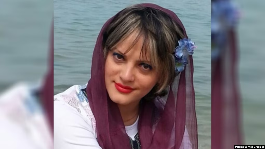 image_2023-12-23_084358860.png شنبه ۲ دی ۱۴۰۲ ایران ۰۸:۳۹
اختصاصی؛ گفت‌وگو با خواهر یکتا فهندژ سعدی پس از بازداشت این شهروند بهائی در شیراز by mohsen dehbashi