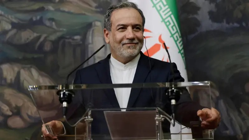 40a27050-3ba7-11f0-ab2d-a33f931f78dd.jpg_1_11zon.jpg عراقچی: اگر موضع بریتانیا غنی‌سازی صفر برای ایران است، موضوعی برای گفت‌وگو باقی نمی‌ماند
۲۳ مه (۳ خرداد) 
دور پنجم مذاکرات ایران و آمریکا روز جمعه در رم by mohsen dehbashi