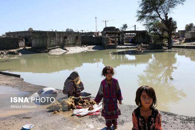 61541231.jpg جمع‌آوری کمک به سیل زدگان سیستان و بلوچستان از سوی هلال احمر ... by mohsen dehbashi