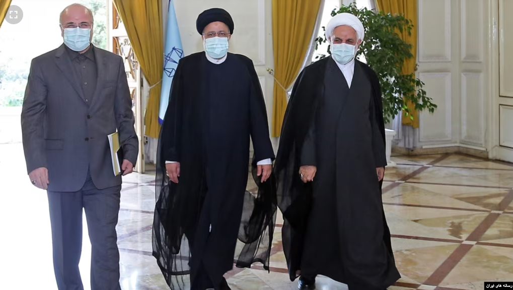 2023-07-25_175014.png سه شنبه ۳ مرداد ۱۴۰۲ ایران ۱۶:۴۰
 تنش اقتصادی میان سران قوای جمهوری اسلامی؛ رسانه دولت: ۵۳ درصد مردم اسم رئیس مجلس را نمی‌دانند by mohsen dehbashi