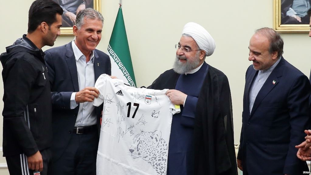 6140CA4F-7103-42AD-8C27-1512753EAE21_cx0_cy1_cw0_w1023_r1_s.jpg درخواست کاپیتان تیم ملی فوتبال ایران از روحانی برای حضور زنان در ورزشگاه share
پنجشنبه ۲۵ خرداد ۱۳۹۶ ایران ۱۱:۴۵
ايران
درخواست کاپیتان تیم ملی فوتبال ایران از روحانی برای حضور زنان در ورزشگاه by mohsen dehbashi